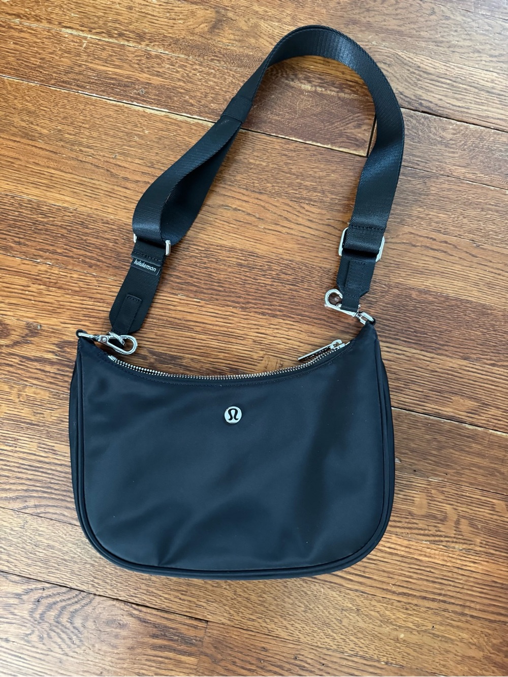 lululemon City Essentials Small Shoulder Bag 3L - Picture 3 of 4